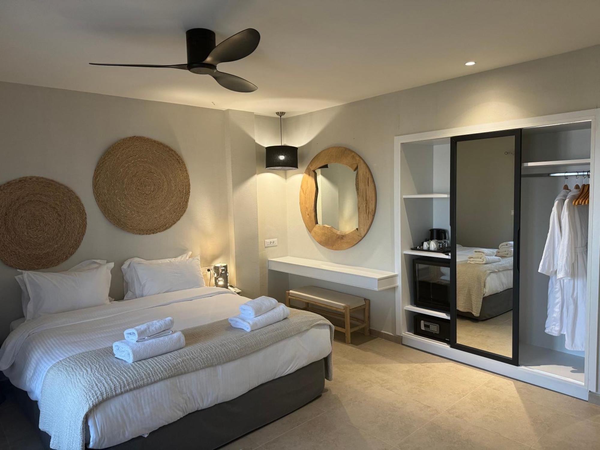 The Noverian Bios Santorini Boutique Hotel Fira  Quarto foto